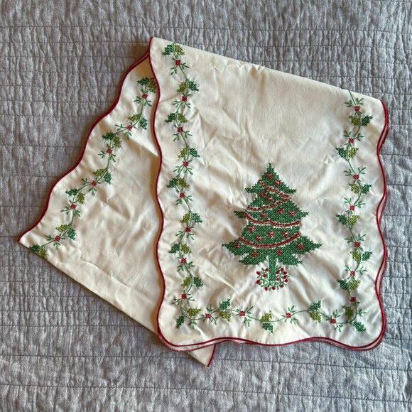 Vintage Christmas Handmade Table Runner - Picture 1 of 12